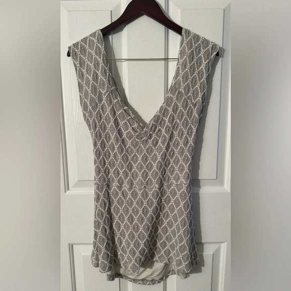 Deletta ANTHROPOLOGIE XL Diamond Lace Peplum Top Crisscrossed Back Cap Sleeve - Picture 2 of 10